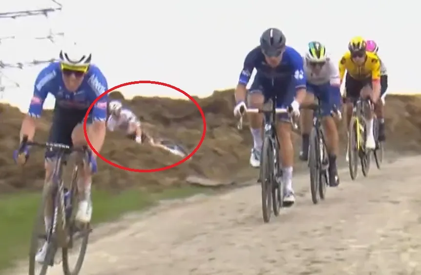 🎥 Shit happens! Stan Dewulf rijdt in volle finale van GP Denain rechtdoor een mesthoop in