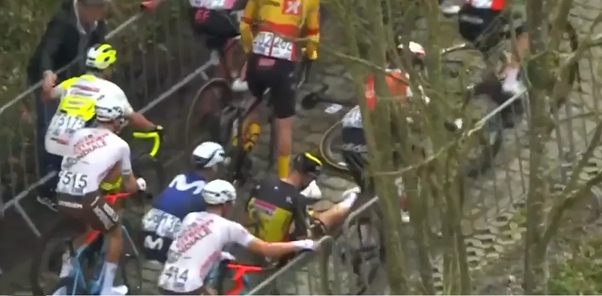 🎥 Belgisch kampioen Merlier valt letterlijk weg op cruciale Berg ten Houte in Dwars door Vlaanderen