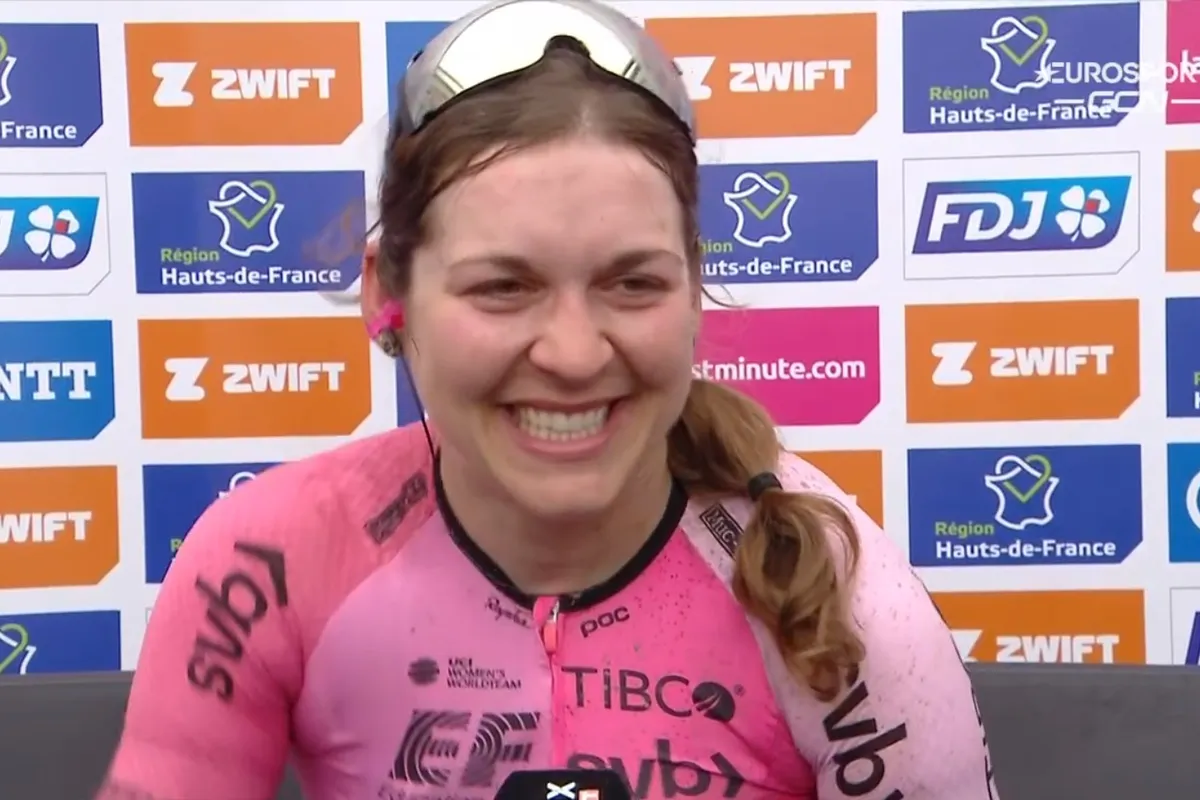 Tranen van geluk bij Jackson na onwerkelijke zege in Roubaix: 'Het blijft vaak bij dromen'