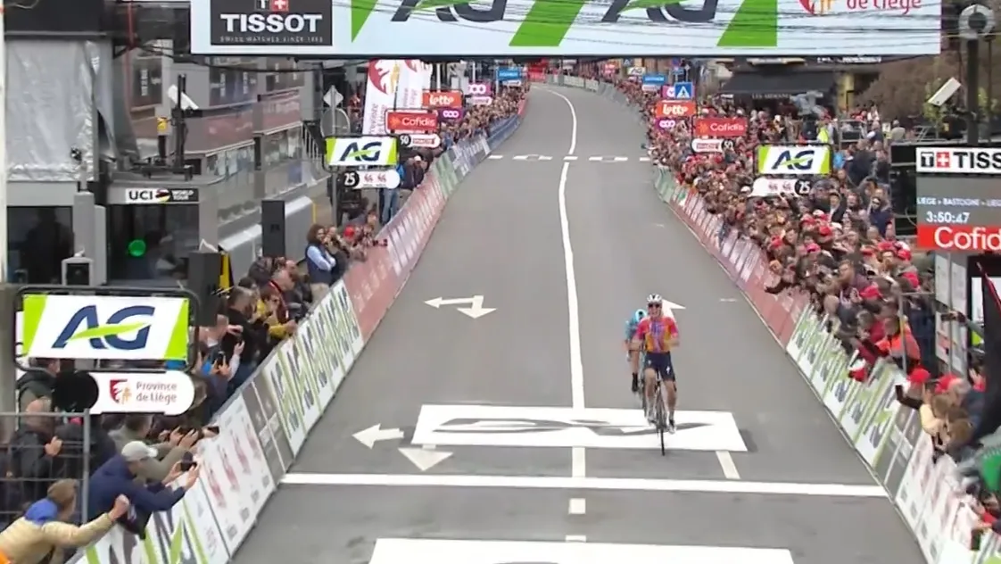 Hattrick voor Vollering! In vorm van haar leven klopt ze Longo Borghini in Luik voor Van der Breggen-triple