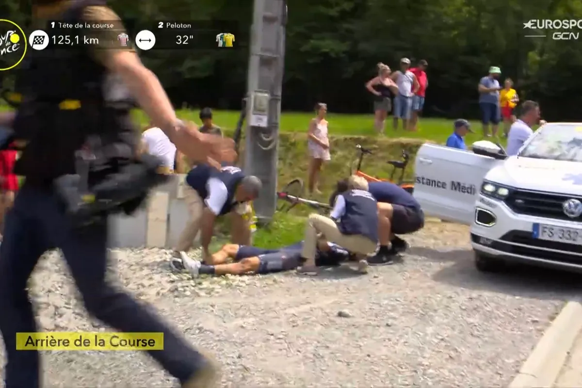 🎥 Vrees wordt waarheid voor Bardet: Fransman kampt met hersenschudding na crash in Tour