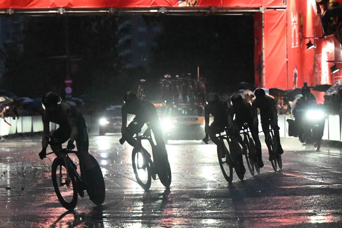 Jumbo-Visma was na 'levensgevaarlijke' ploegentijdrit belangrijke partij in maatregelen voor tweede Vueltarit