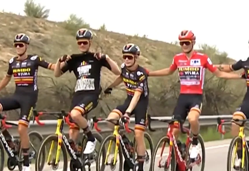 🎥 Vingegaard zegt dat seizoen er voor hem op zit, in de winterperiode trainen op fietsen zonder handen?