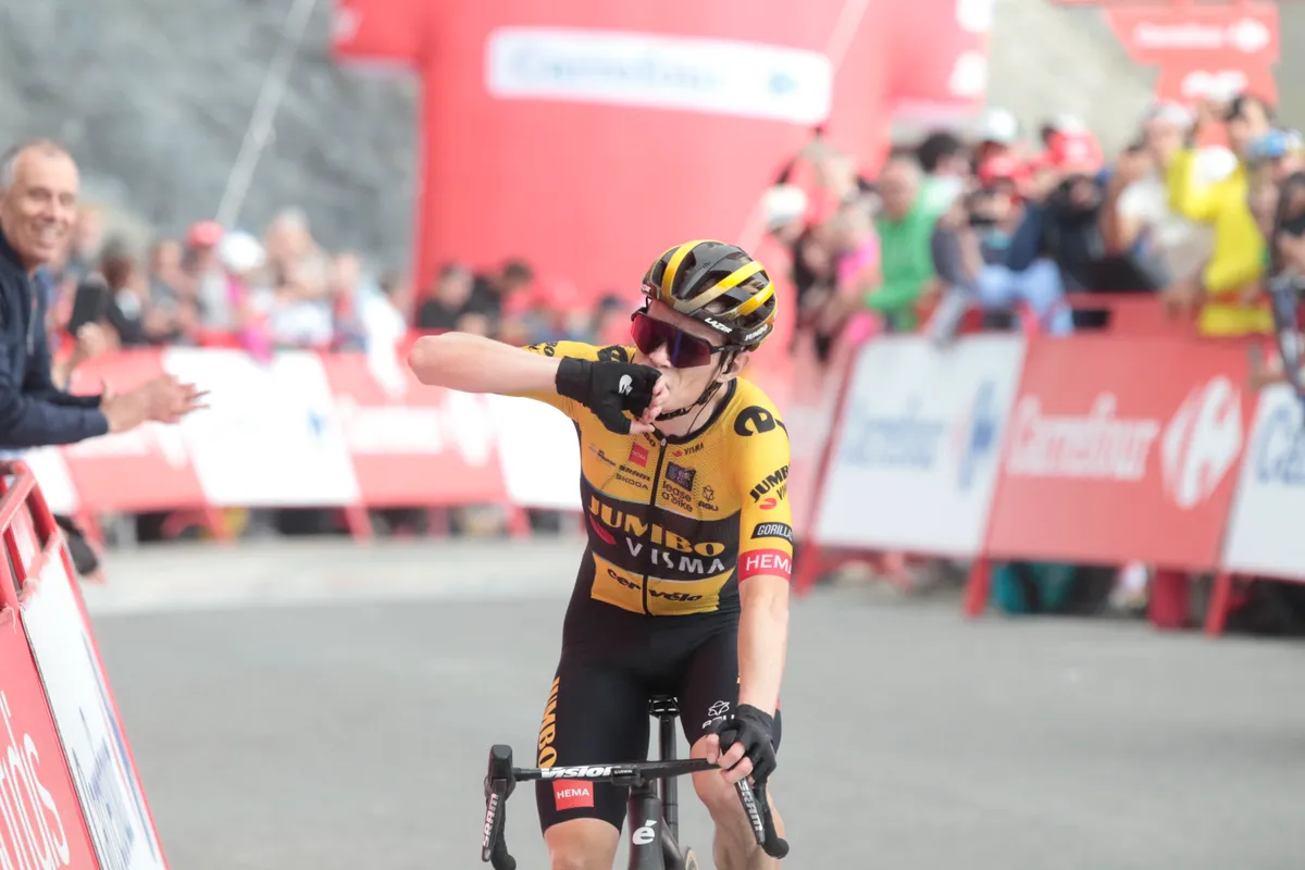 Jumbo-Visma maakt tegenstand belachelijk op Tourmalet: Vingegaard wint, Kuss en Roglic tweede en derde