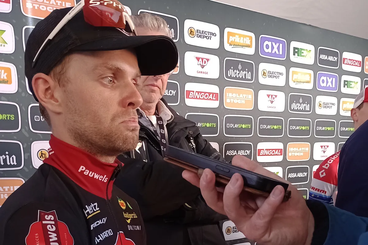 Iserbyt begreep inhaalmanoeuvre Nys niet: 'Met alle respect: negen van de tien keer valt hij met zo'n actie'