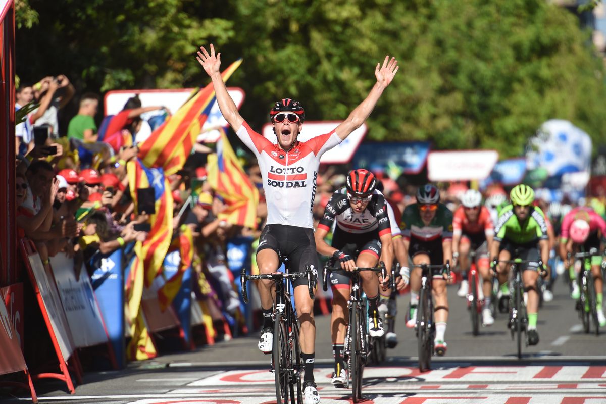 Ondertussen in het peloton | Jelle Wallays rijdt in 2025 een rondje Europa van 15.000 kilometer om zijn oom te eren