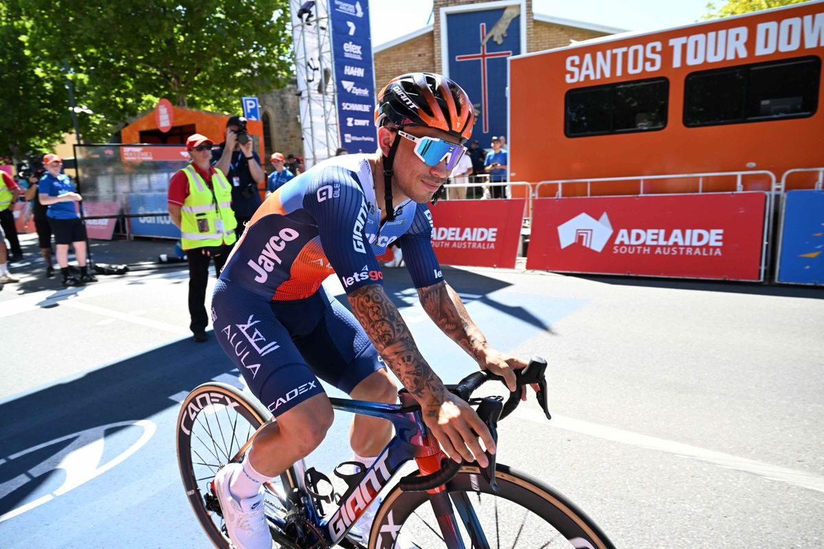 Perfecte lead-out David Dekker in Castilla y Leon betaalt zich niet uit: Caleb Ewan wint