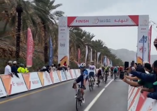 Magnier en Lamperti zorgen voor een-tweetje van Soudal-Quick Step in bizarre derde rit Ronde van Oman
