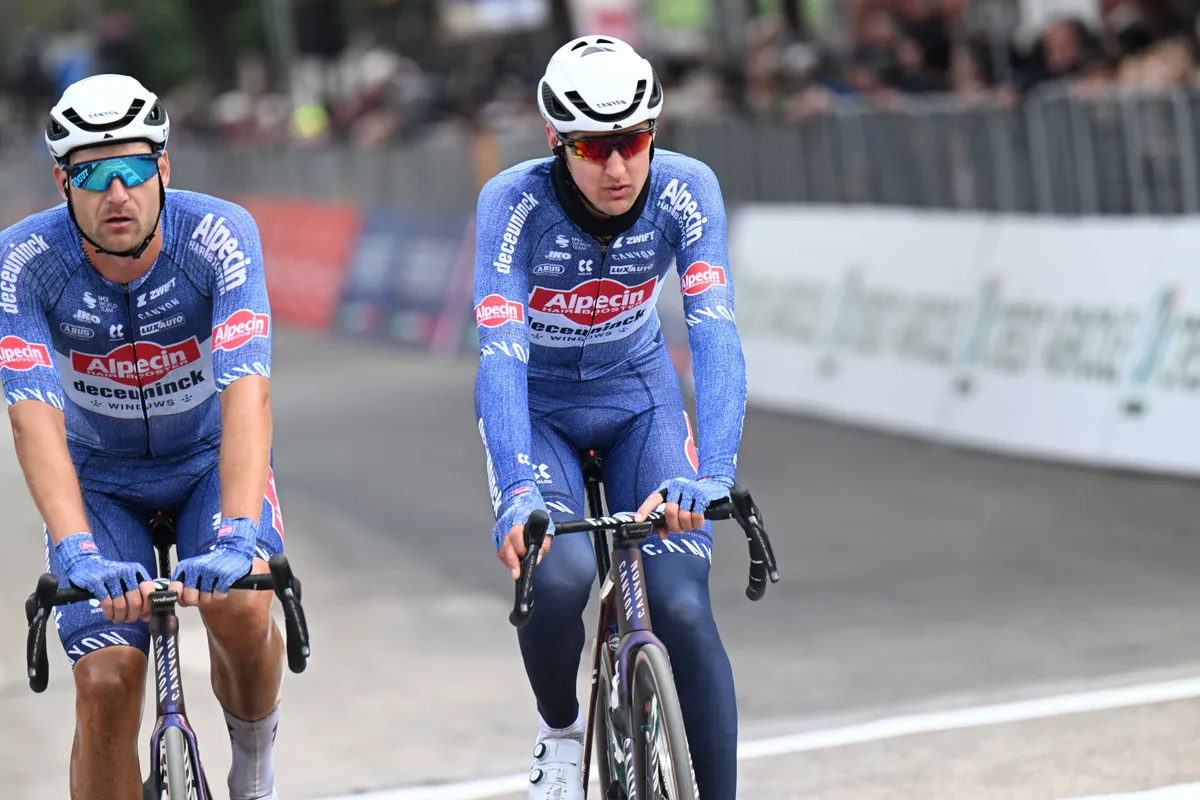 Ondertussen in het peloton | Cruciale Rickaert blijft 3 jaar langer aan zijde van Van der Poel bij Alpecin-Deceuninck