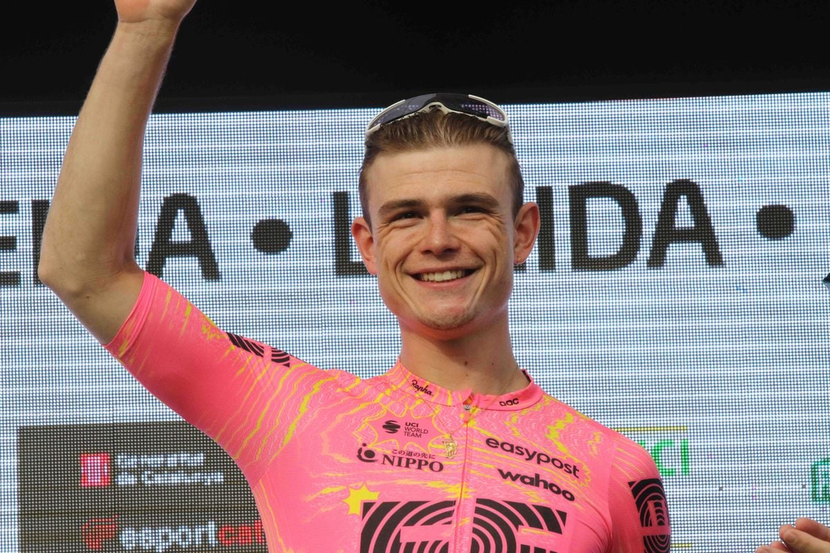 LIVE tijdrit etappe 7 Tour de France 2024 | Van den Berg sneller dan Lampaert onderweg