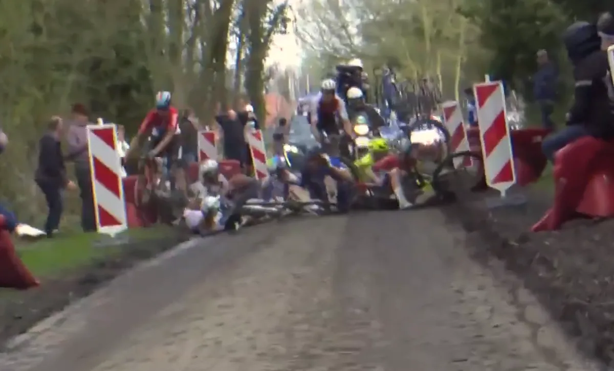 🎥 Domino-day in favorietengroep GP Denain (De Lie, Küng): vakbondsvoorzitter Hansen sneert naar organisatie