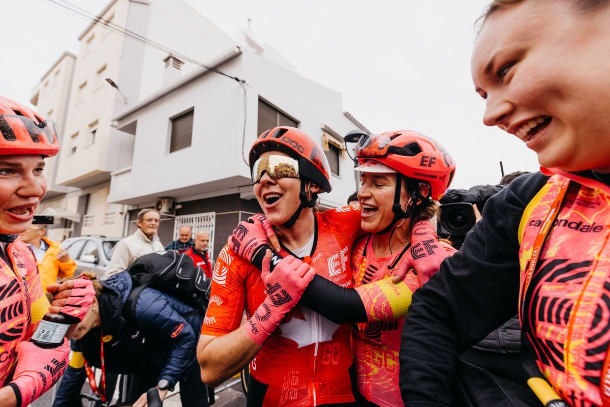 Deelnemers Vuelta Femenina 2024 | Ritwinnares Jackson ziet ploeggenote verdwijnen met gebroken elleboog