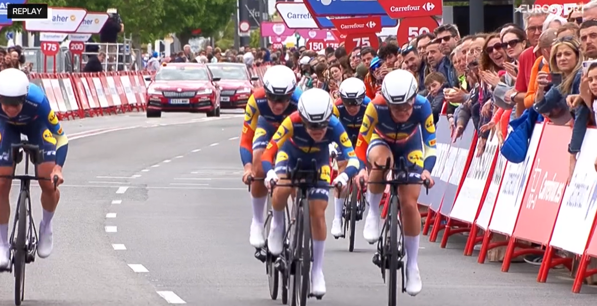 Doldwaas slot in vrouwen-Vuelta: Van Dijk valt in volle finale, maar Lidl-Trek wint ploegentijdrit wel