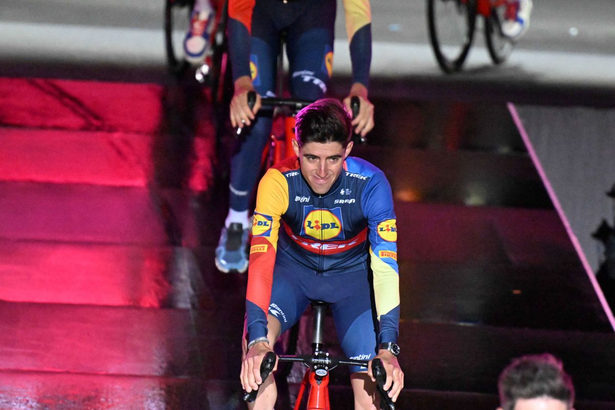 LIVE etappe 8 Giro d'Italia 2024 | Klassementsrenners beginnen zich al te roeren!