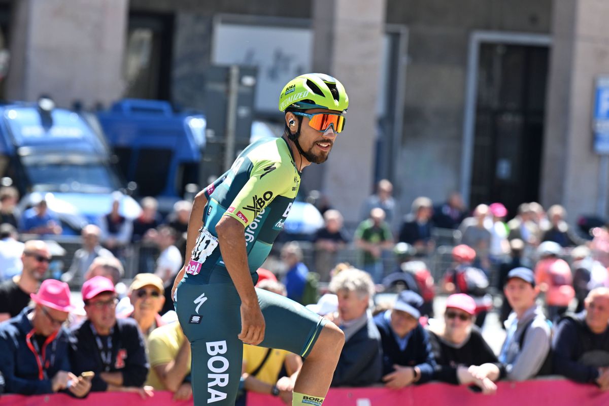 LIVE etappe 8 Giro d'Italia 2024 | Klassement wordt flink gehusseld, BORA maakt brokken