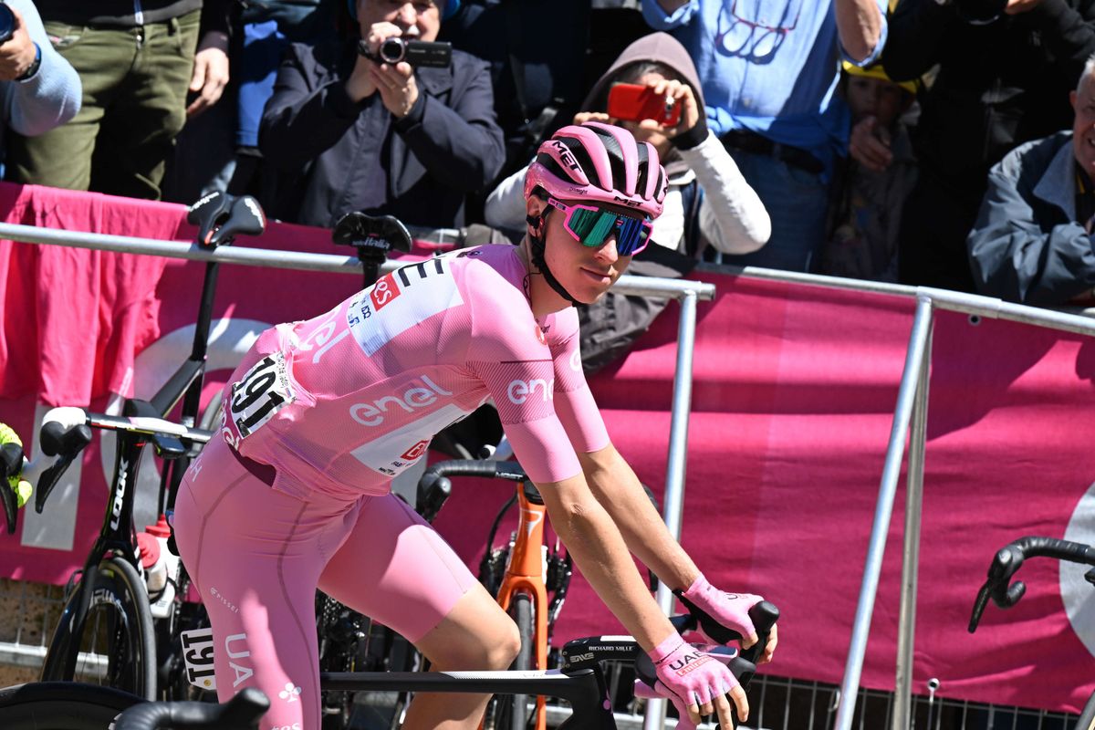 Pogacar reed liever Strade Bianche dan gravelrit in Giro: 'Ben blij dat hij afgevinkt is'