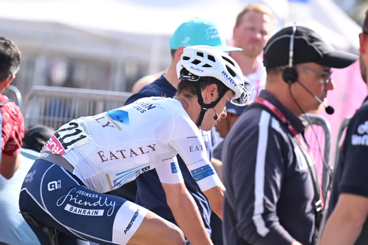Favorieten jongerenklassement Giro d'Italia 2025 | Witte trui lijkt om stevige schouders te gaan hangen
