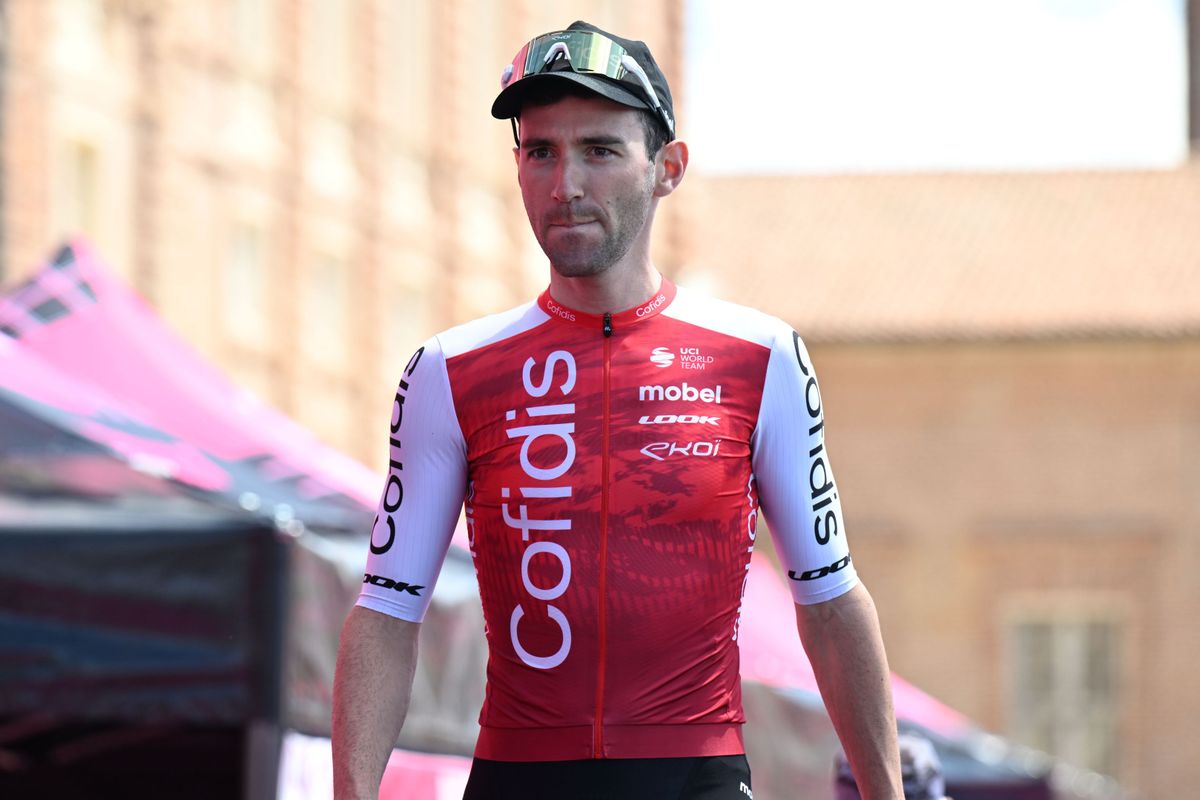 Giro-peloton miskijkt zich volledig op kopgroep: Benjamin Thomas is de gelukkige winnaar