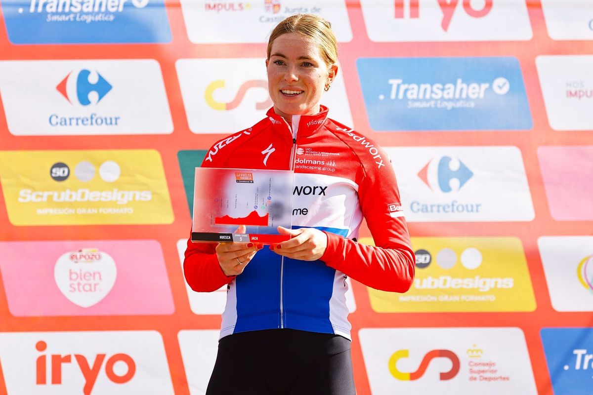 Vollering won eindelijk in Nederlands truitje: 'Maar de rode trui van de Vuelta is ook mooi'