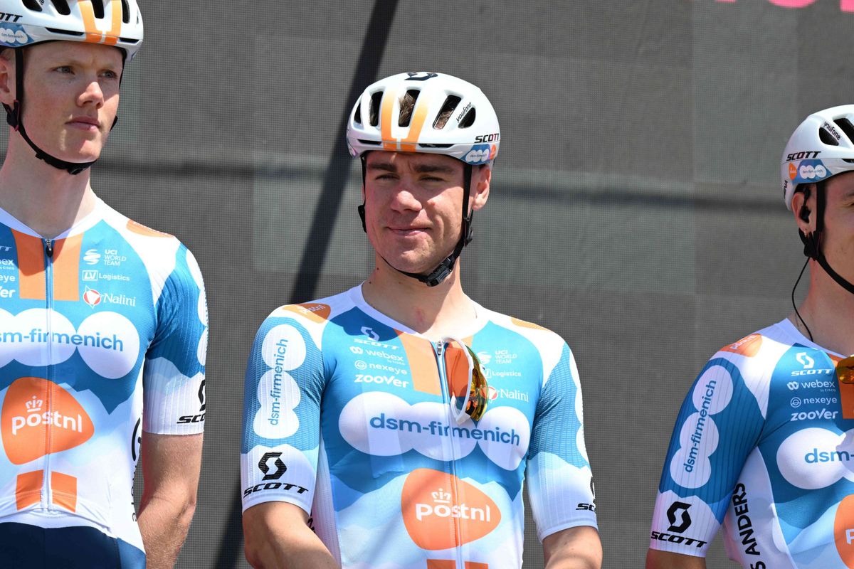 LIVE etappe 5 Giro d'Italia 2024 | Tobias Lund Andresen (dsm-firmenich PostNL) valt in neutralisatie