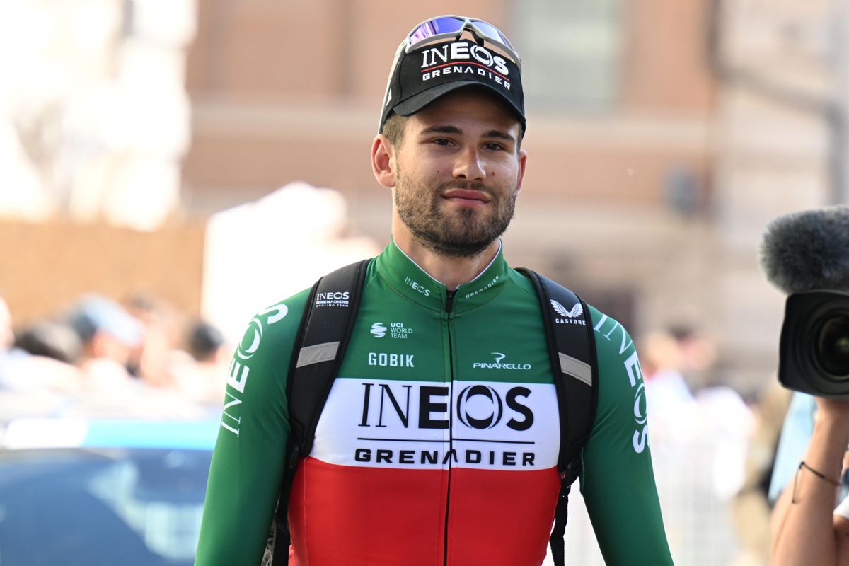 Ganna zichtbaar geëmotioneerd na zesde tijdritzege in Giro: 'INEOS Grenadiers kende een topdag'