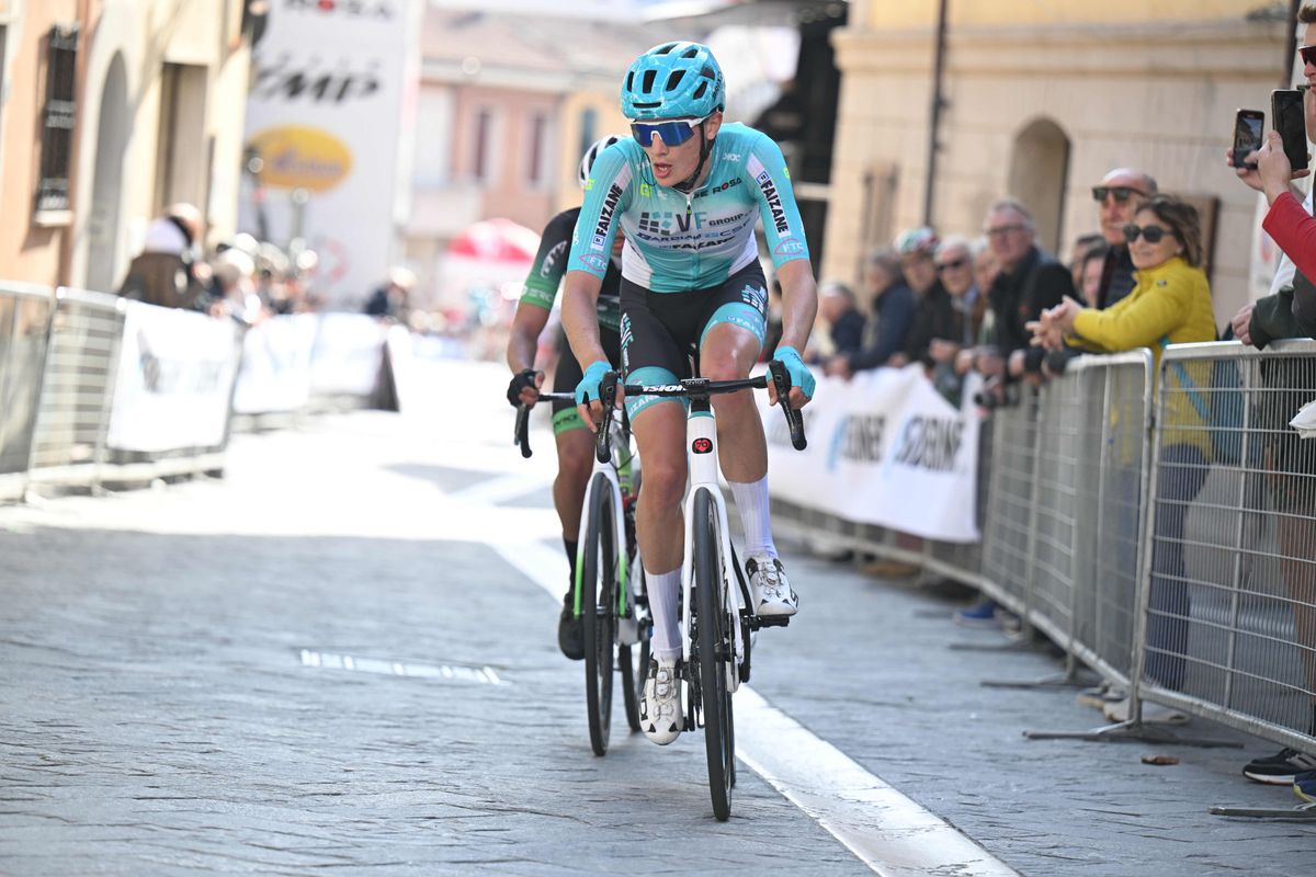 Italiaans toptalent Pellizzari: 'Nog te vroeg voor klassement in Giro, maar bergtrui kan ook mooi doel zijn'