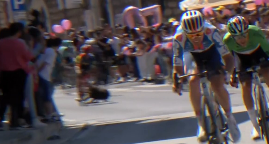 🎥 Aanrijding López met labrador in Giro d'Italia: zowel Spanjaard als viervoeter komen met schrik vrij