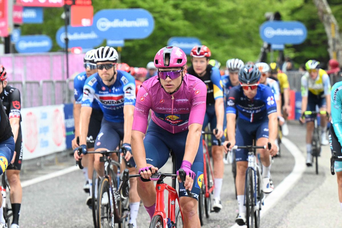 LIVE etappe 11 Giro d'Italia | Visma | Lease a Bike-vluchters gegrepen, massaspurt in aantocht!