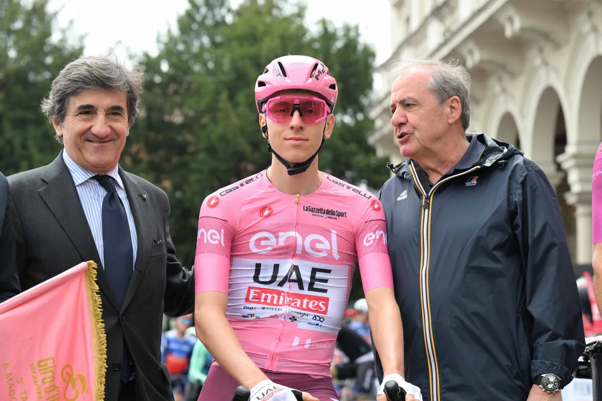 Grote middelvinger naar het peloton? Giro-organisatie denkt aan start Down Under: 'Alles is mogelijk'