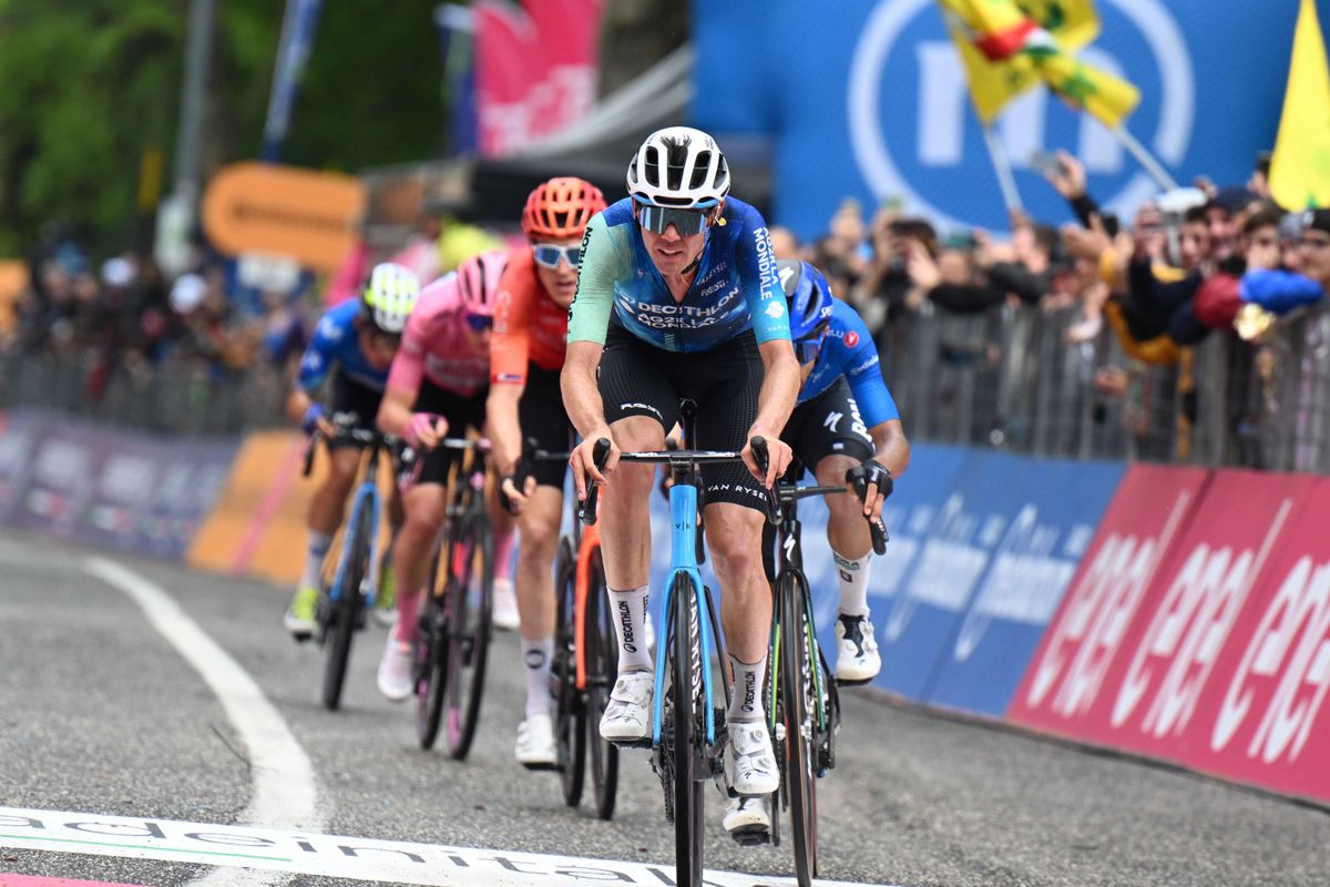 LIVE etappe 15 Giro d'Italia 2024 | Moet er nog geklommen worden?