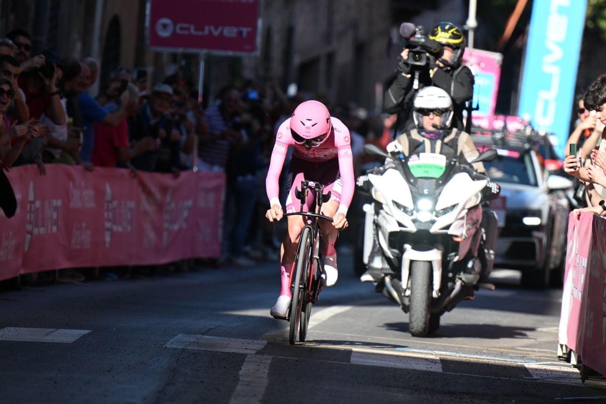 LIVE tijdrit etappe 14 Giro d'Italia 2024 | Pogacar en Ganna gespot tijdens verkenning