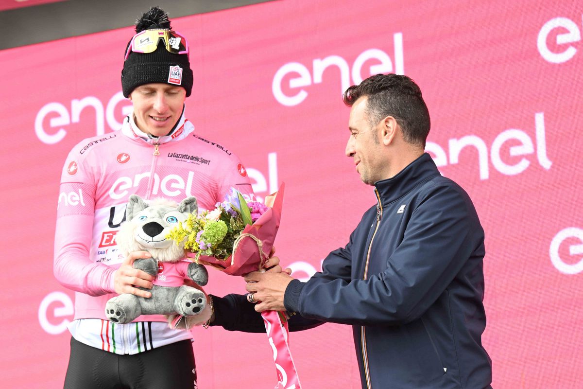 LIVE etappe 16 Giro d'Italia 2024 | Vier voorop, maar Pogacar krijgt ritzege mogelijk cadeau