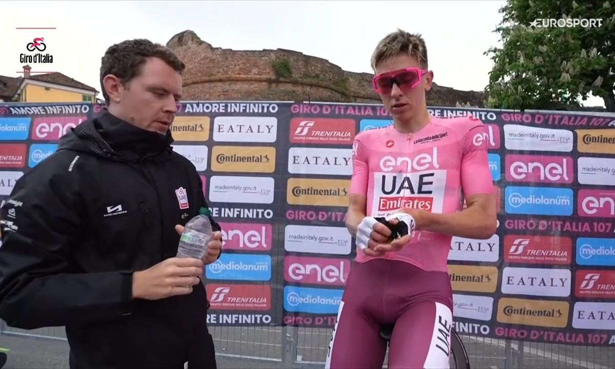 📸 Pogacar mag na heisa en soap dan toch wél paarse broek aan van UCI: 'Ik rijd wel gewoon naakt'