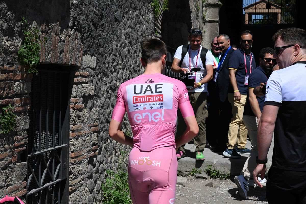 Pogacar heeft ongedwongen advies voor Giro-tifosi: 'Dán wordt het me soms toch teveel'