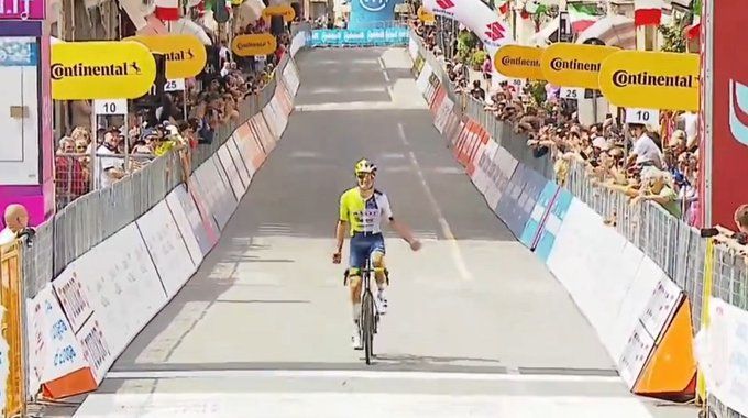 Huub Artz zorgt voor eerste Nederlandse succes in Giro NextGen, Widar onderweg naar de eindzege