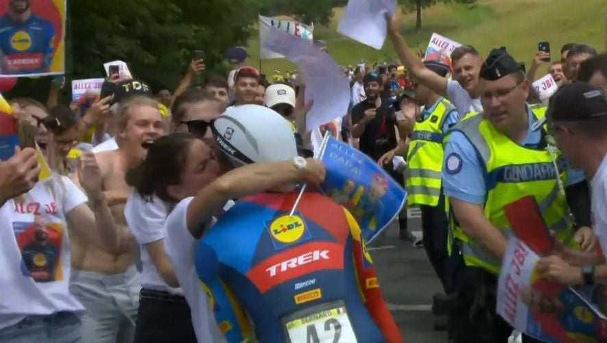 Veel commotie over 'ongepast gedrag'-boete Julien Bernard in Tour de France-tijdrit