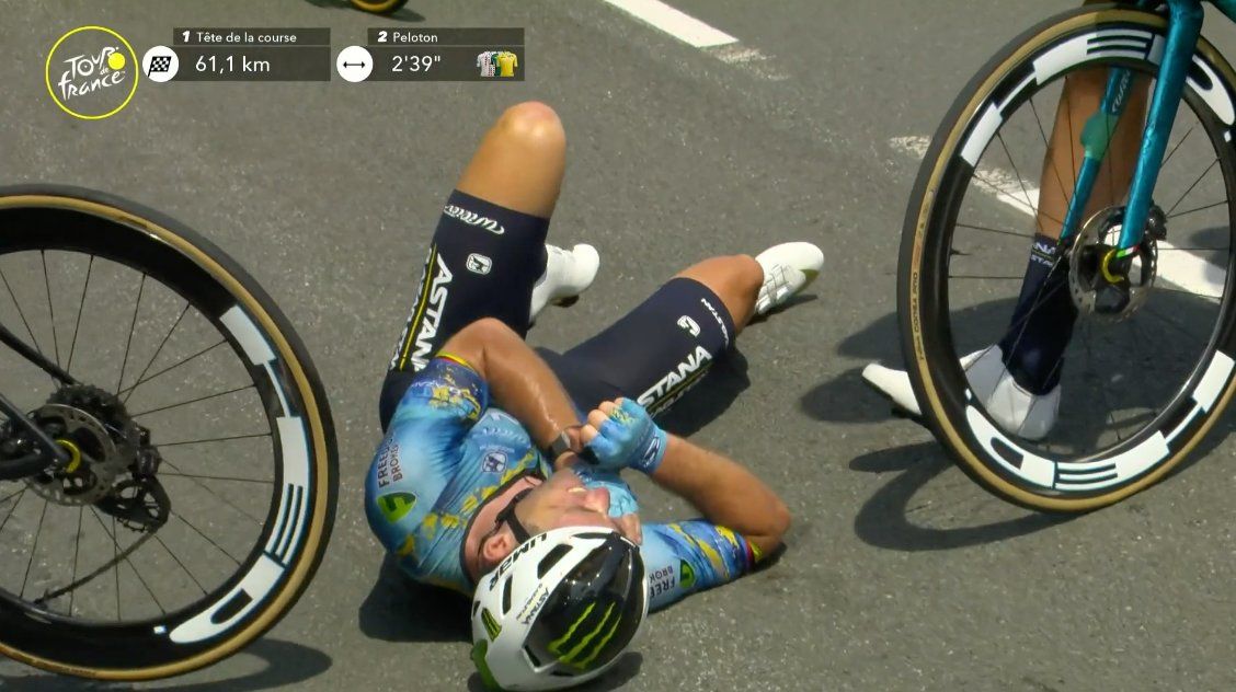 📸 Disappointment on Cavendish's face: sprinter falls in Acht van Chaam and has to forget about new bathroom