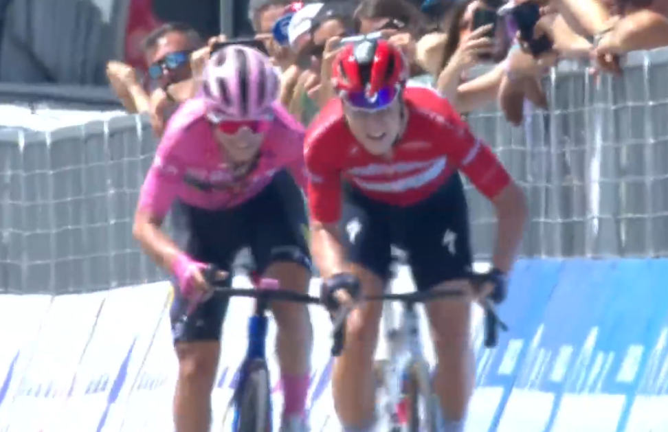 Giro Donne wordt secondenspel! Bradbury wint op Blockhaus, Kopecky komt op één tel van Longo Borghini