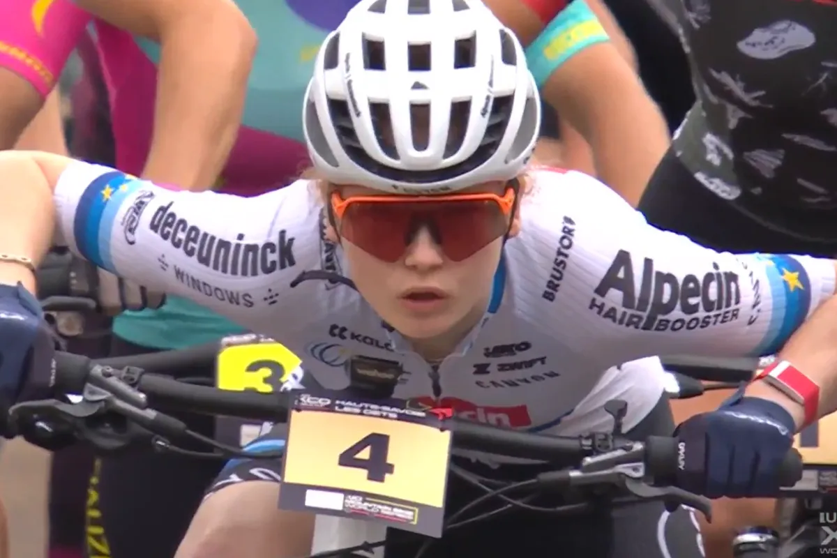 Geen perfect weekend voor Pieterse: Nederlandse ziet na lekke band in Nove Mesto de zege naar Mitterwallner gaan