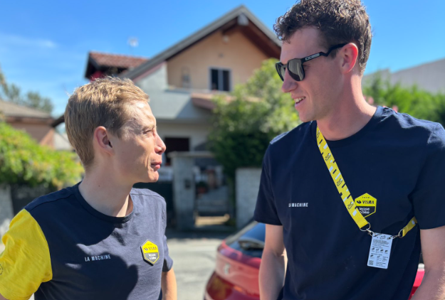 LIVE etappe 4 Tour de France 2024 | Van Hooydonck bezoekt ex-ploeggenoten voorafgaand aan zware bergrit