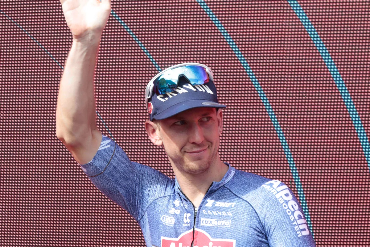 Parcours en uitslagen Giro d'Italia 2025 | Groves wint door crash getekende sprintersrit, eerste aankomst bergop op vrijdag