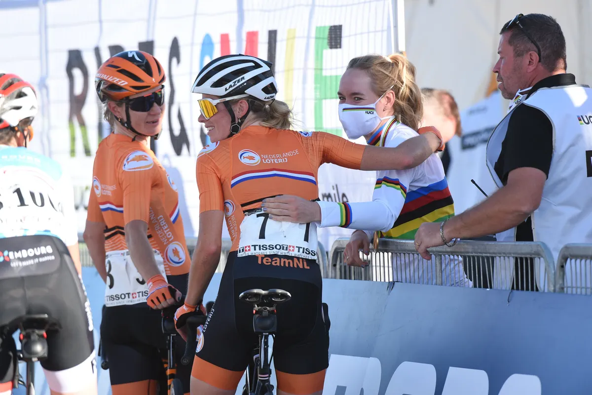 KNWU-selectie voor WK in Rwanda bekend: deze vrouwen neemt bondscoach Laurens ten Dam mee naar Afrika