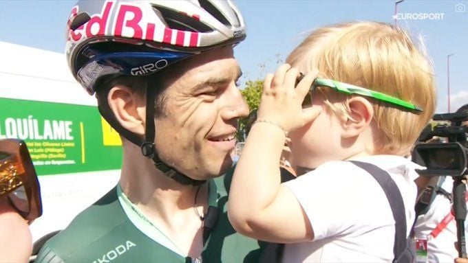 "After rain comes sunshine": smiling Van Aert throws away crutches in Italy and takes "Baby steps" toward recovery