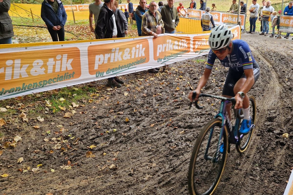 Grote groep kleurt Superprestige Merksplas, maar Alvarado blijft koel en versnelt op slim moment naar zege