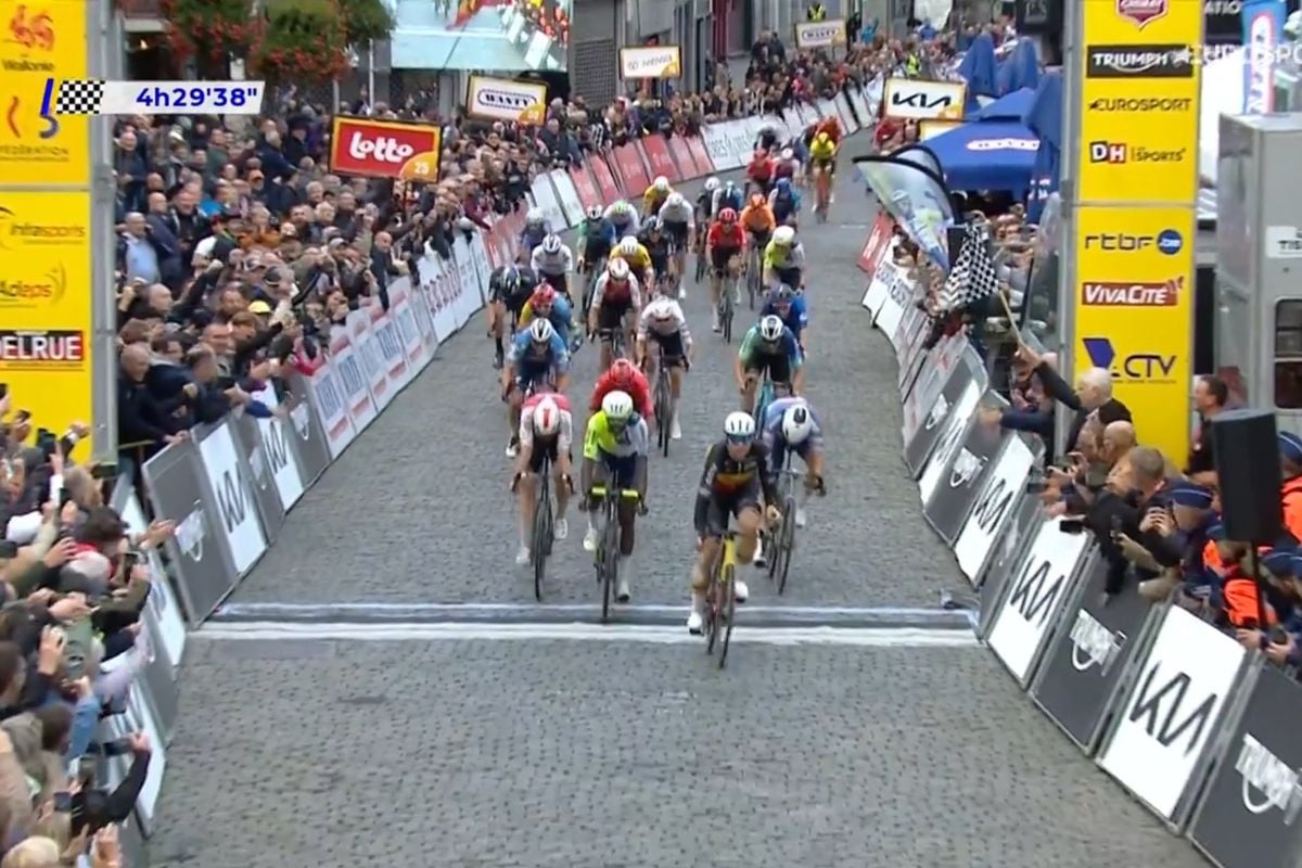 Philipsen attacks from afar, but De Lie wins Binche-Chimay-Binche thanks to powerful sprint