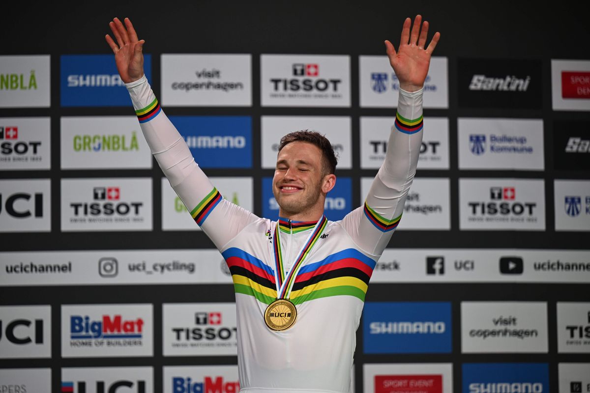 En dat is vier op een rij! Lavreysen behaalt met superieure prestatie op de Sprint zijn 20ste (!) wereldtitell