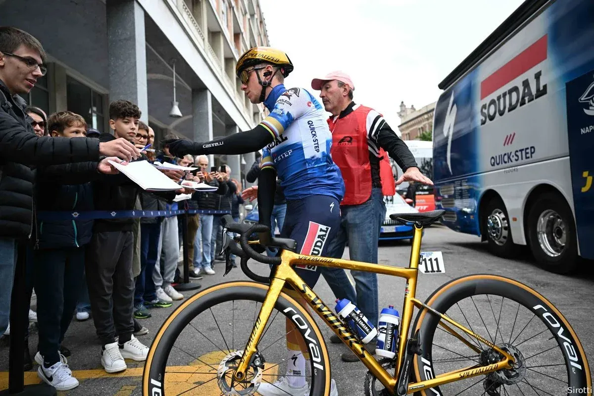 Wielrennen op TV 2024 | Tre Valli Varesine (met Pogacar en Evenepoel) en aftrap Simac Ladies Tour! | Indeleiderstrui.nl