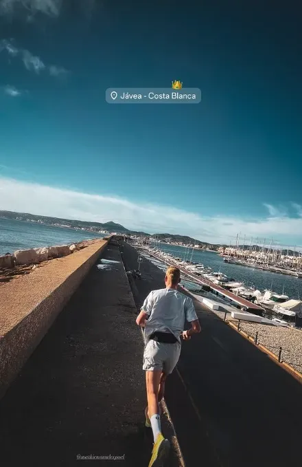 Meanwhile in the Peloton | Van der Poel laces up and hits the ground running under the Spanish sun