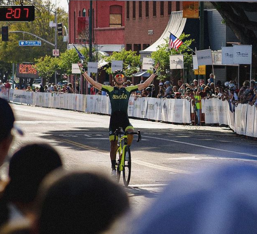 Amerikaans talent liet profwielrennen achter zich om, dankzij Amerikaans kampioen Quinn, DJ te worden