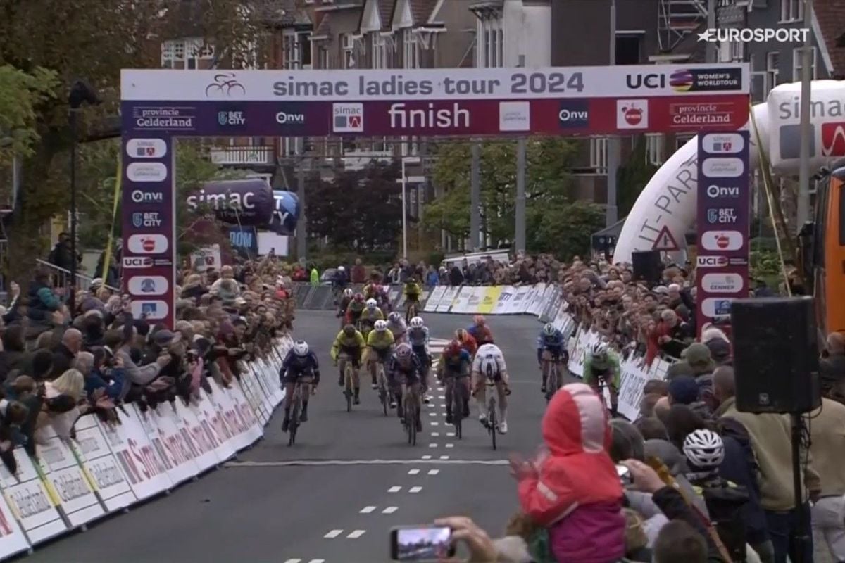 Wat een stunt! Lead-out Wiebes lanceert Kopecky naar eindzege in Simac Ladies Tour